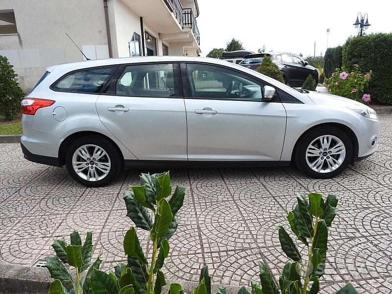Usata Ford Focus 95 CV (69 kW) 2013 Grigio Station wagon