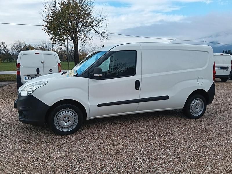 Bianco Usata 2015 Opel Combo | 7950 € (Buon prezzo) - Immagine 1/4