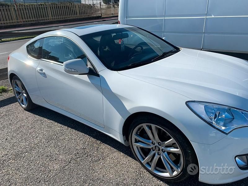 Usata Hyundai Genesis Sport 213 CV (156 kW) 2012 Bianco Coupé
