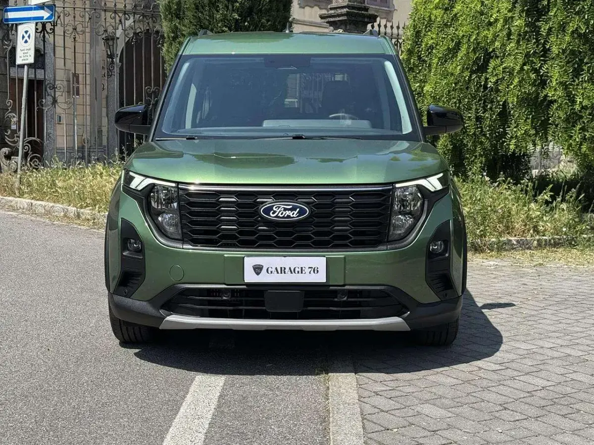 Usata Ford Tourneo Courier Active 125 CV (91 kW) 2024 Verde Monovolume