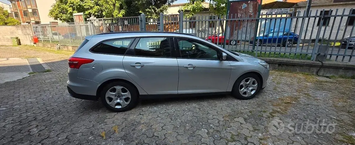 Usata Ford Focus 120 CV (88 kW) 2015 Grigio Station wagon