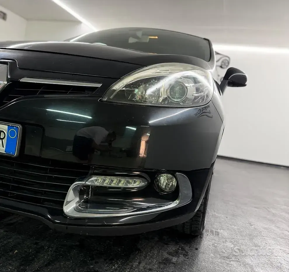 Usata Renault Scénic 110 CV (80 kW) 2014 Nero Monovolume