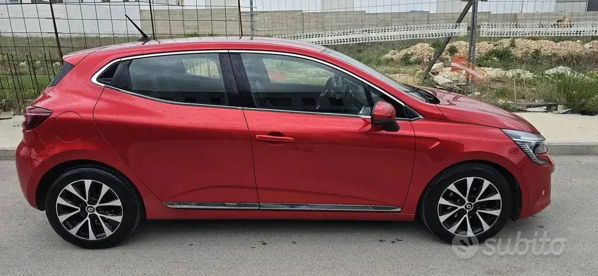 Usata Renault Clio V Intens 101 CV (74 kW) 2021 Rosso Utilitaria
