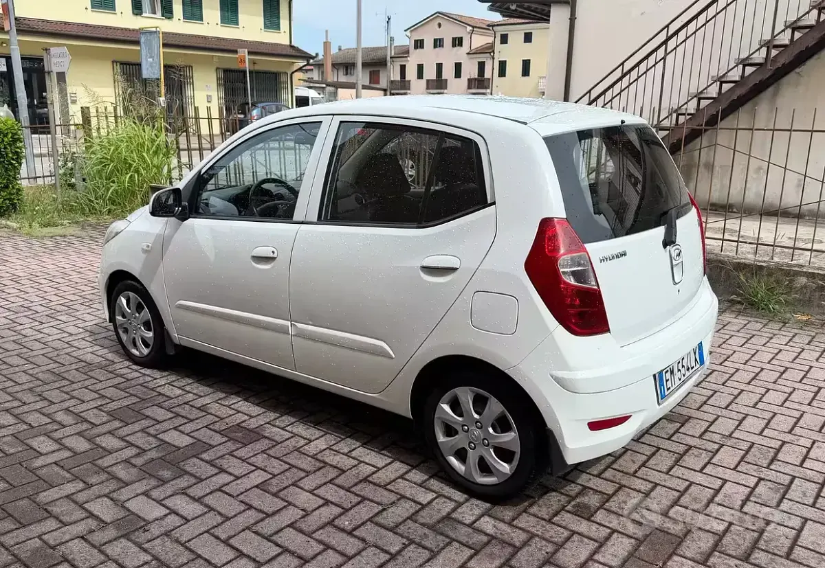 Usata Hyundai i10 69 CV (50 kW) 2012 Bianco Utilitaria