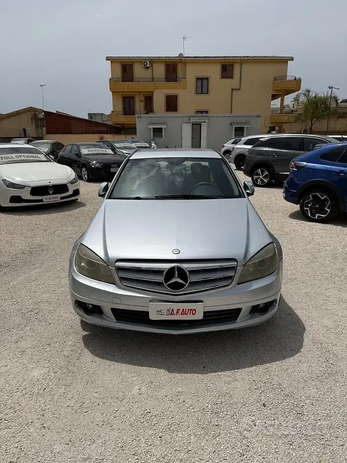 Usata Mercedes C220 Avantgarde 170 CV (125 kW) 2007 Grigio Berlina