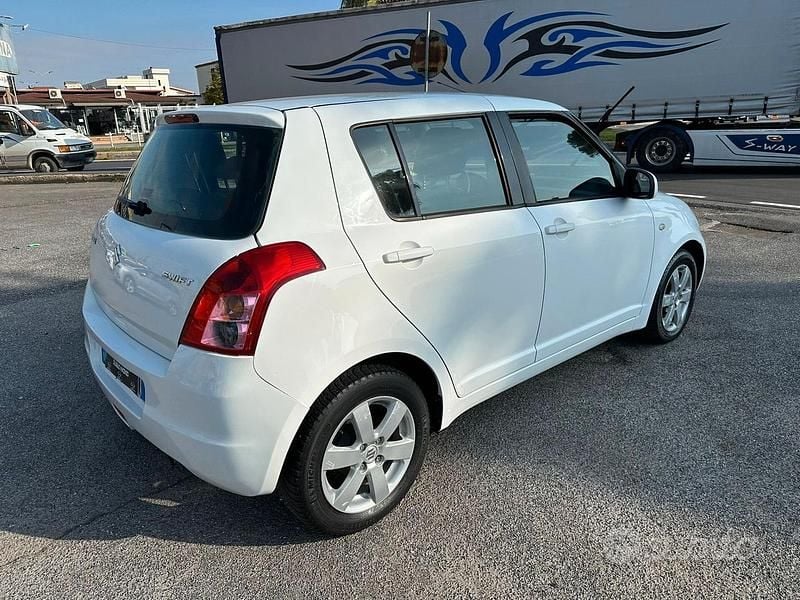 Second-hand Suzuki Swift GL 92 CP (67 kW) 2008 Alb Berlinǎ