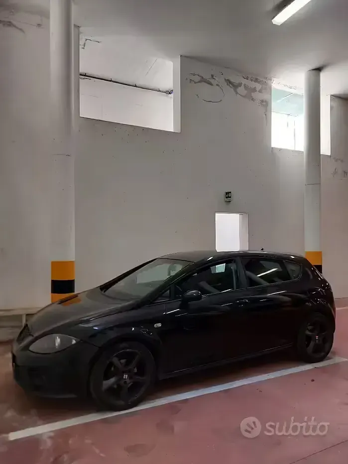 Begagnad Seat Leon 105 HK (77 kW) 2006 Svart Halvkombi