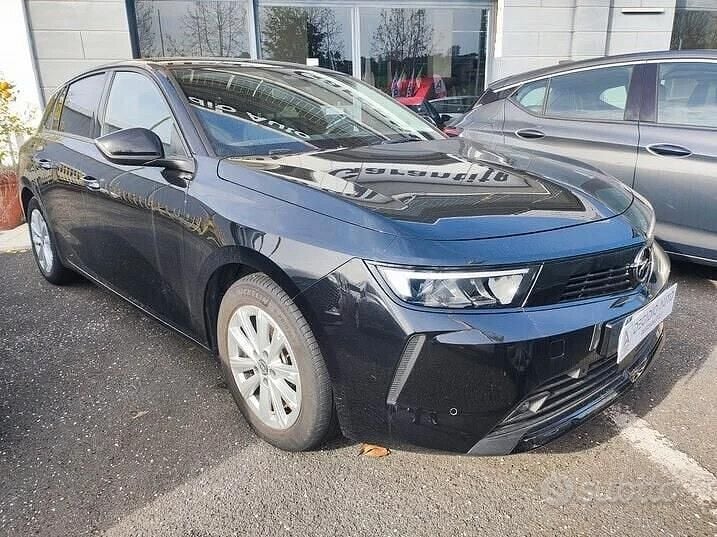 Usata Opel Astra Edition 130 CV (95 kW) 2024 Nero Berlina