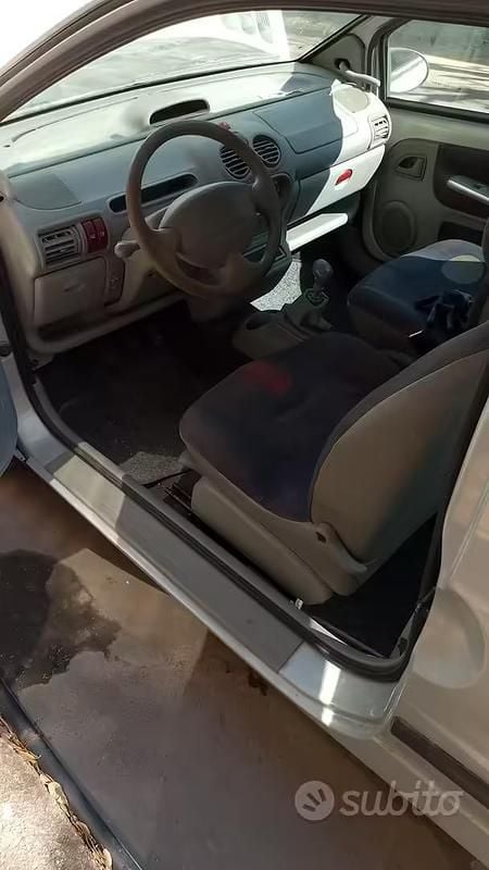 Usata Renault Twingo 58 CV (42 kW) 2000 Grigio Utilitaria
