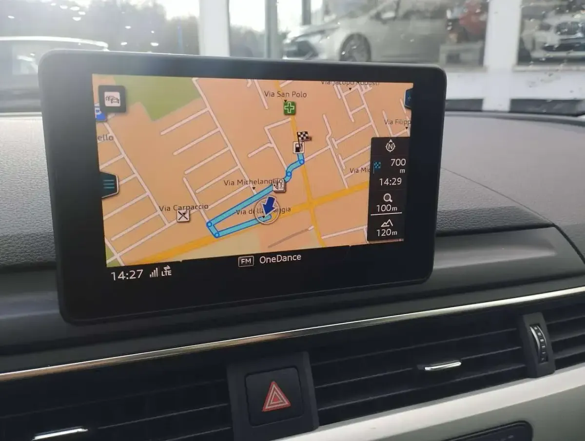 Usata Audi A4 Business 150 CV (110 kW) 2018 Blu Station wagon