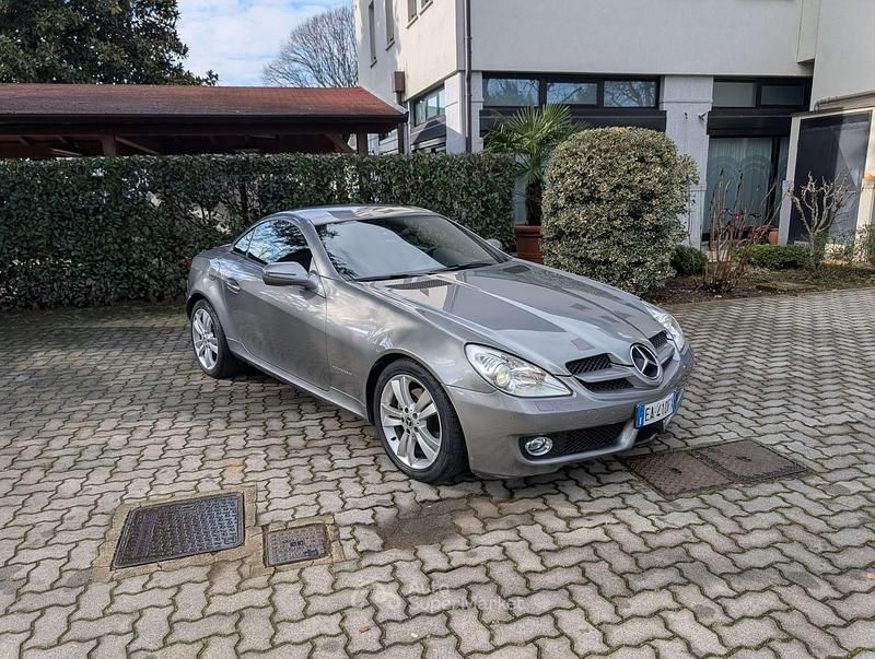Usata Mercedes SLK200 184 CV (135 kW) 2010 Grigio palladio Cabrio