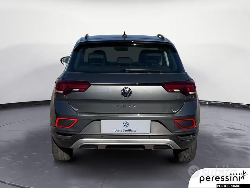 Usata VW T-Roc Life 150 CV (110 kW) 2024 Grigio SUV