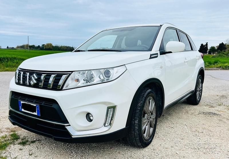Bianco Usata 2019 Suzuki Vitara Cool SUV | 14.300 € (Cara) - Immagine 1/4
