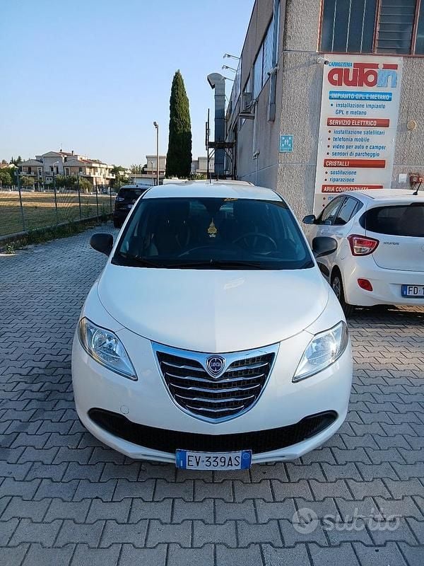 Bianco Usata 2014 Lancia Ypsilon Due volumi | 4200 € (Super prezzo) - Immagine 1/3