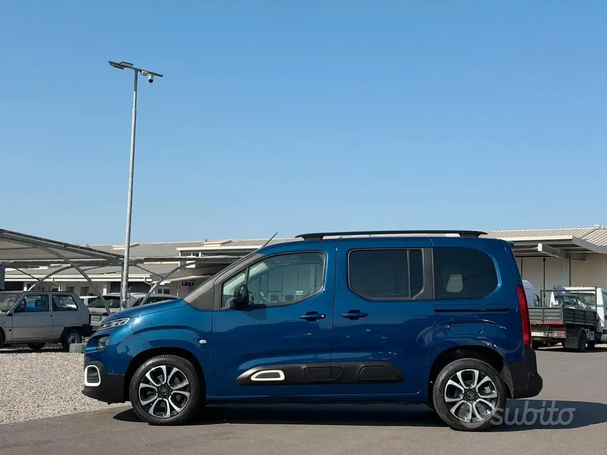 Usata Citroën Berlingo Start 131 CV (96 kW) 2021 Blu/azzurro Monovolume