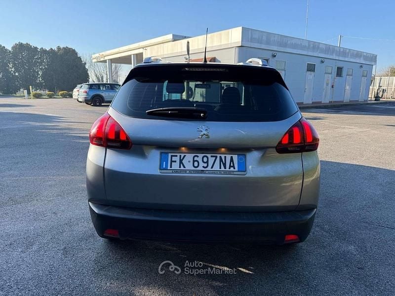 Usata Peugeot 2008 Allure 100 CV (73 kW) 2017 Argento SUV