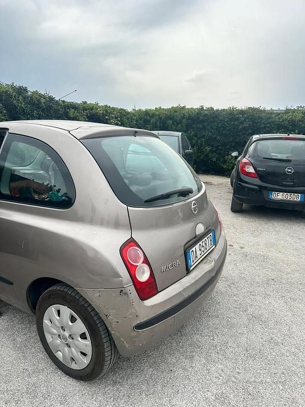 Usata Nissan Micra 65 CV (47 kW) 2006 Marrone Berlina