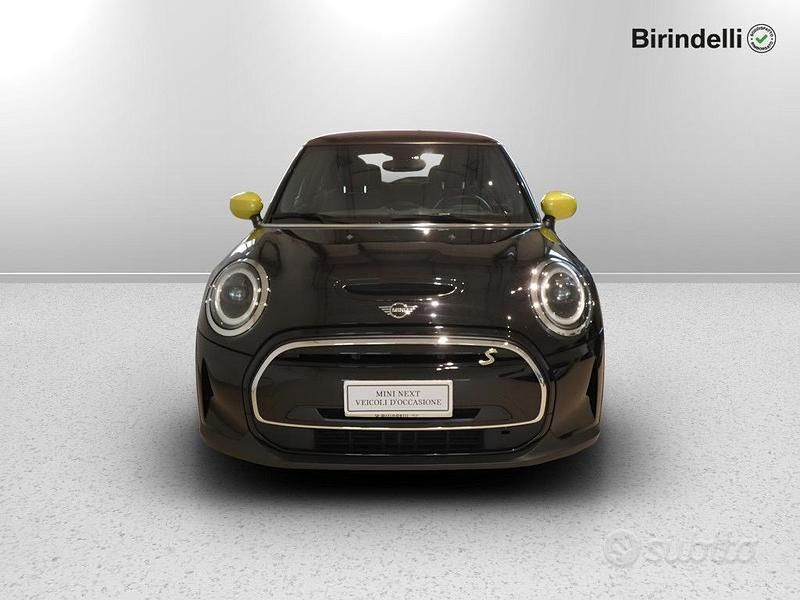 Usata Mini Cooper SE 75 kW (102 CV) 2021 Midnight black metallizzato Utilitaria