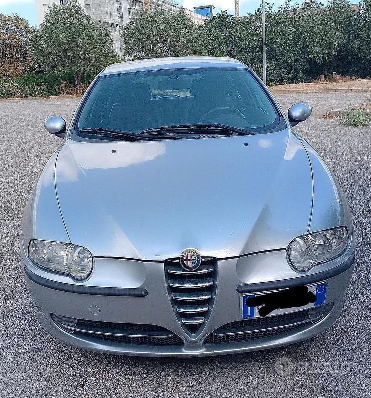 Usata Alfa Romeo 147 116 CV (85 kW) 2002 Grigio Utilitaria