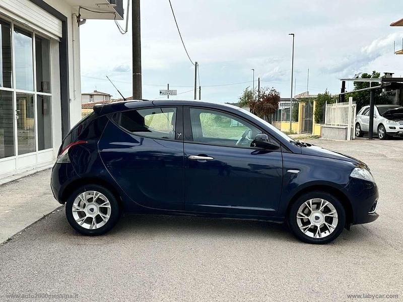 Usata Lancia Ypsilon Gold 95 CV (69 kW) 2016 Blu Utilitaria