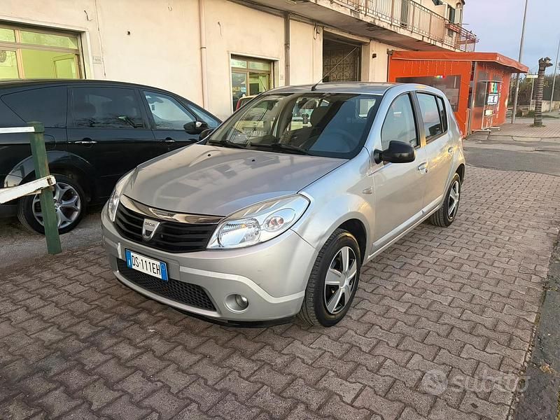 Usata Dacia Sandero Lauréate 75 CV (55 kW) 2009 Berlina