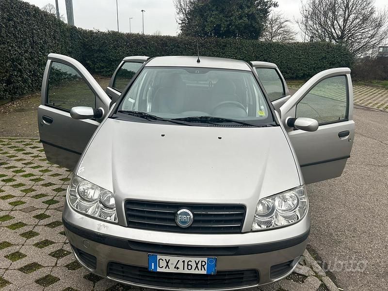 Usata Fiat Punto 60 CV (44 kW) 2005 Grigio Utilitaria