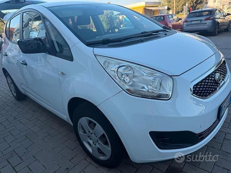 Begagnad Kia Venga 90 HK (66 kW) 2012 Vit Halvkombi