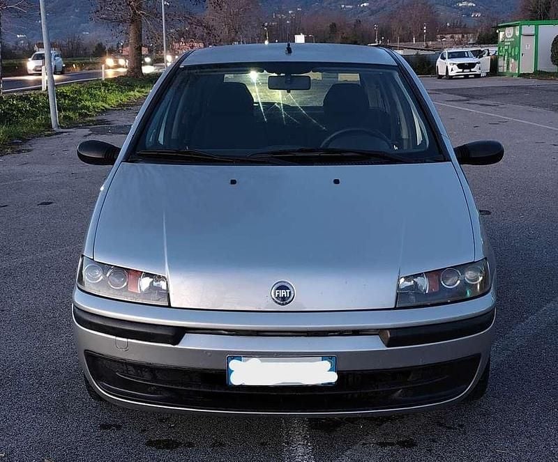 Usata Fiat Punto 60 CV (44 kW) 2000 Argento Utilitaria