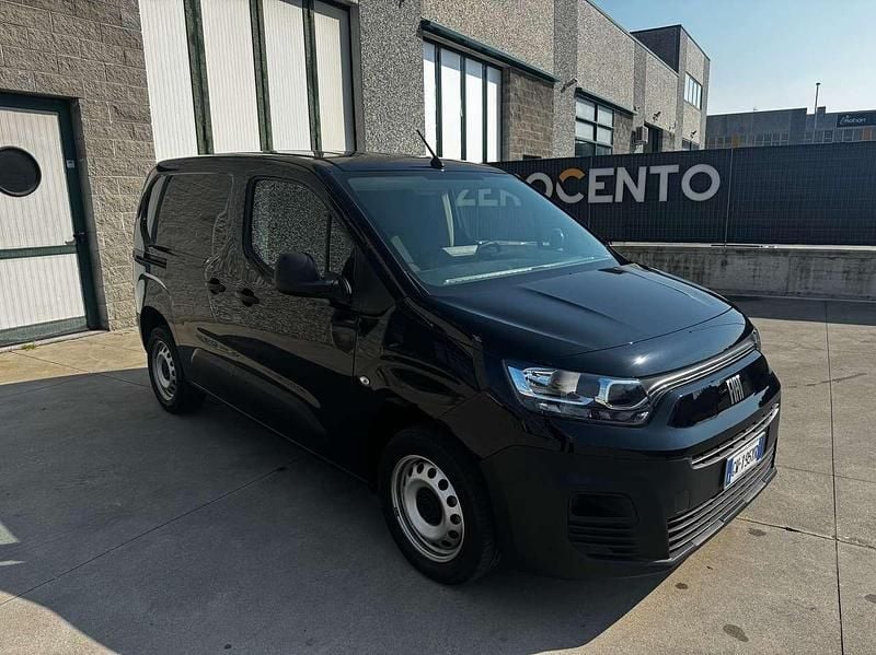 Usata Fiat Doblò 102 CV (75 kW) 2025 Nero Monovolume