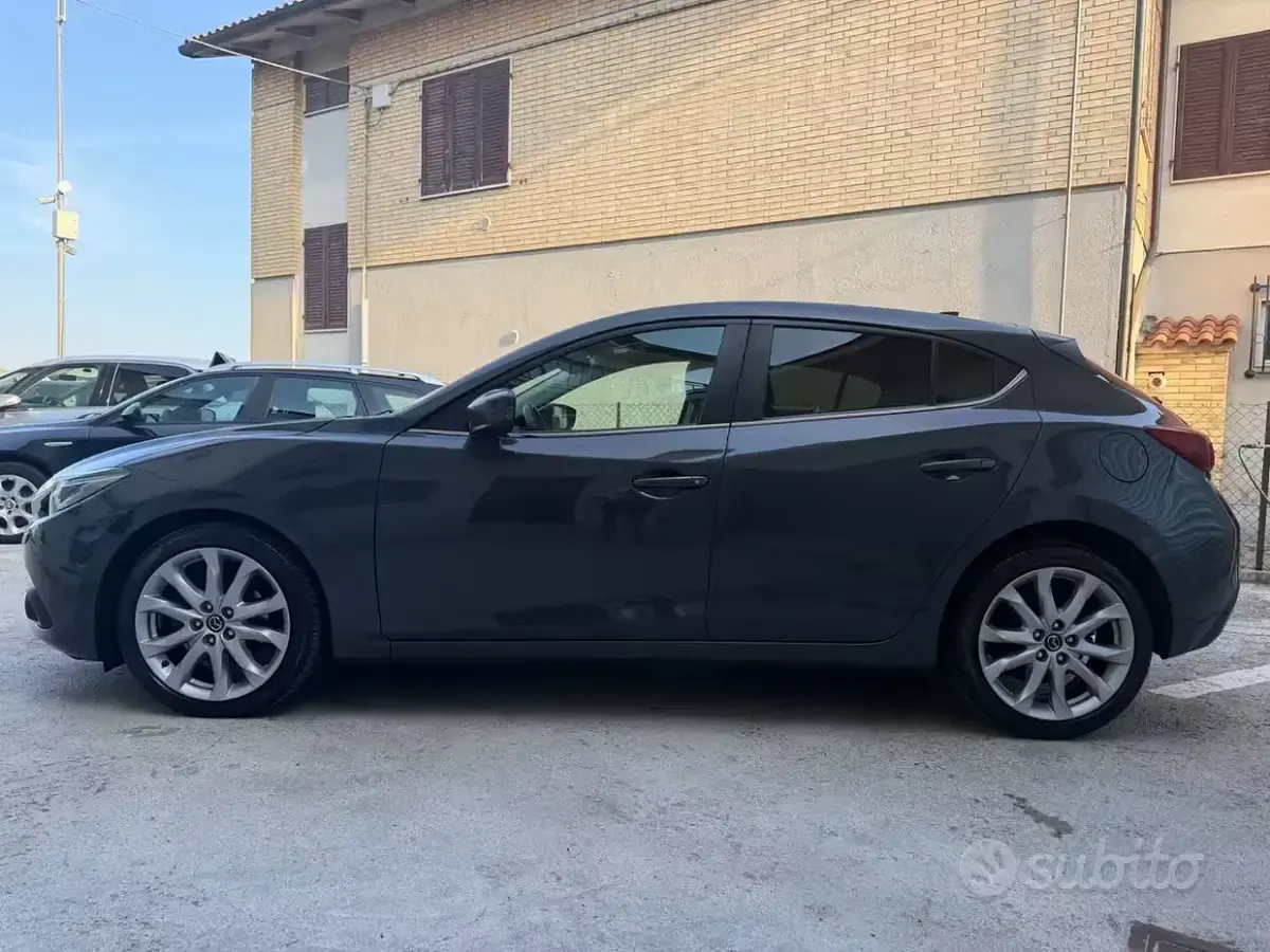 Usata Mazda 3 Exceed 105 CV (77 kW) 2017 Grigio Berlina