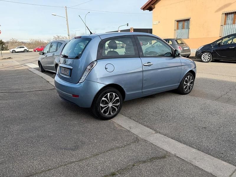 Usata Lancia Ypsilon 75 CV (55 kW) 2009 Blu Utilitaria