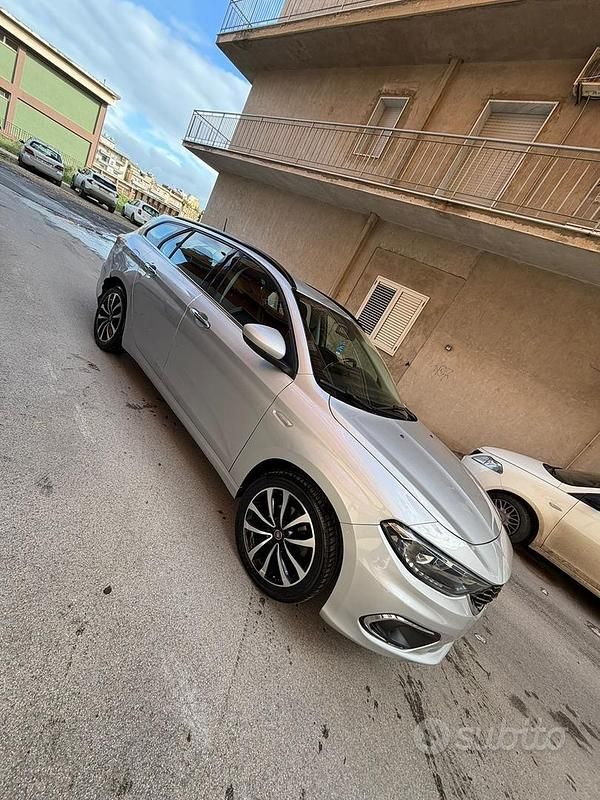 Usata Fiat Tipo 120 CV (88 kW) 2018 Grigio Station wagon