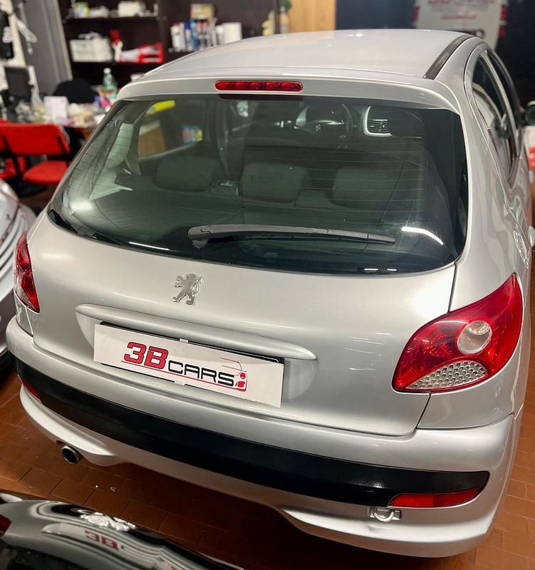 Usata Peugeot 206 59 CV (43 kW) 2011 Argento Berlina