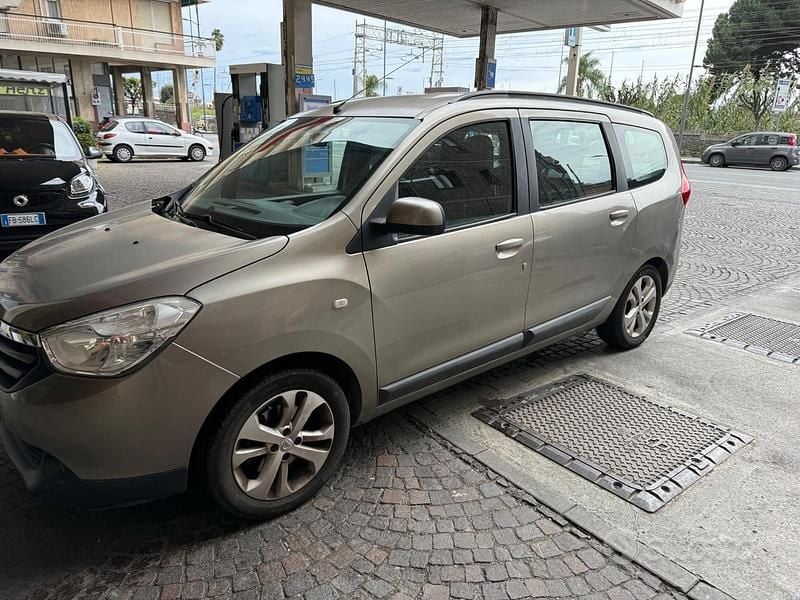 Usata Dacia Lodgy Ambiance 110 CV (80 kW) 2012 Marrone Monovolume