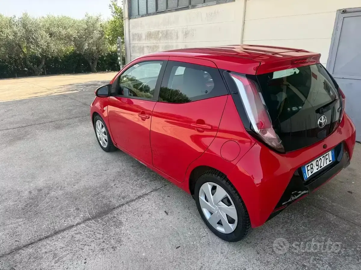Usata Toyota Aygo X-cite 69 CV (50 kW) 2016 Rosso Utilitaria