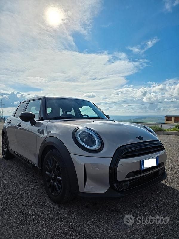 Usata 2022 Mini Cooper Essential Utilitaria | 23.000 € (Buon prezzo) - Immagine 1/4