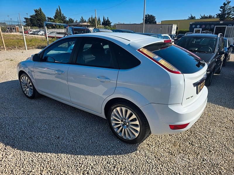 Usata Ford Focus 110 CV (80 kW) 2009 Bianco Berlina