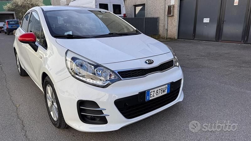 Usata Kia Rio Active 85 CV (62 kW) 2015 Bianco Berlina