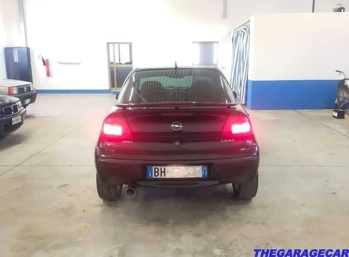 Usata Opel Tigra 90 CV (66 kW) 2000 Nero Coupé