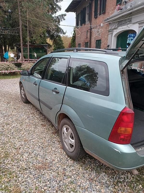 Usata Ford Focus Ambiente 90 CV (66 kW) 2001 Station wagon