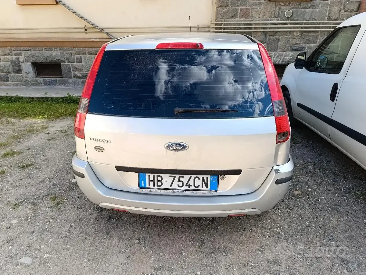 Usata Ford Fusion 101 CV (74 kW) 2003 Grigio Utilitaria