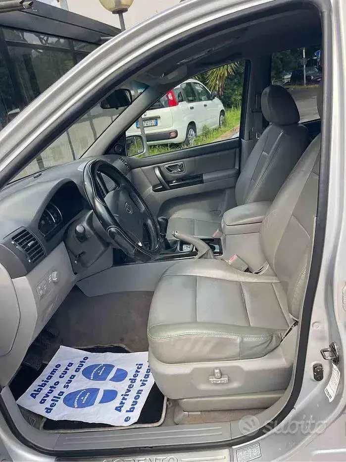 Usata Kia Sorento 170 CV (125 kW) 2008 Grigio SUV
