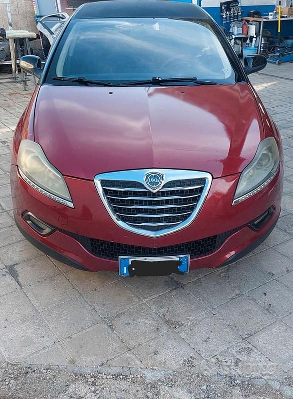 Usado Lancia Delta 120 CV (88 kW) 2008 Rojo Utilitario
