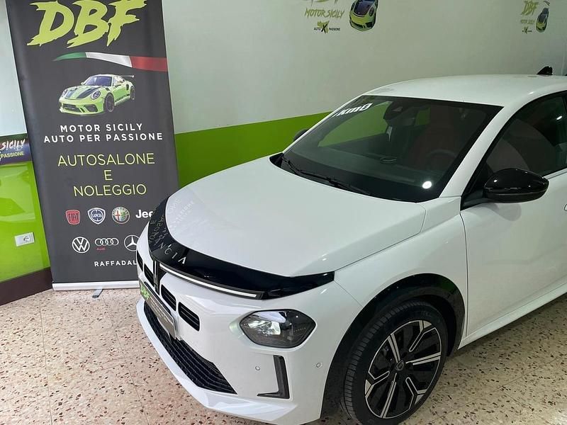 Nuova Lancia Ypsilon 100 CV (73 kW) 2025 Bianco Utilitaria