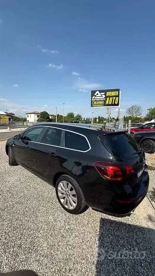 Käytetty Opel Astra Cosmo 140 HP (102 kW) 2011 Musta Farmari