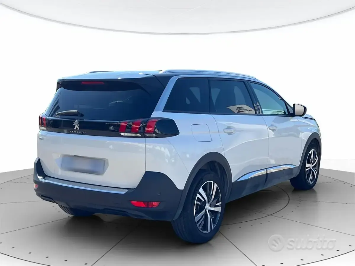 Usata Peugeot 5008 Allure 131 CV (96 kW) 2023 Bianco SUV