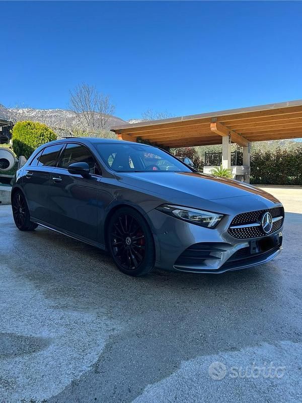 Usata Mercedes A180 Premium 116 CV (85 kW) 2019 Grigio Berlina