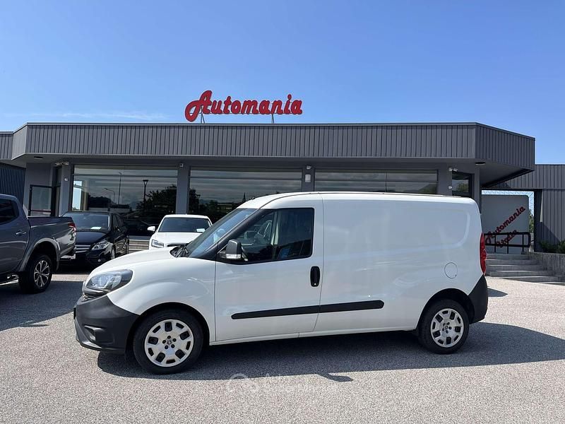 Usata Fiat Doblò 105 CV (77 kW) 2021 Bianco Monovolume