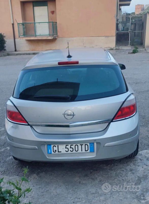 Usata Opel Astra 101 CV (74 kW) 2007 Grigio Berlina