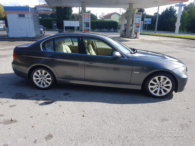 Usato 2005 BMW 330 3.0 Benzin 258 CV (13.000 €)